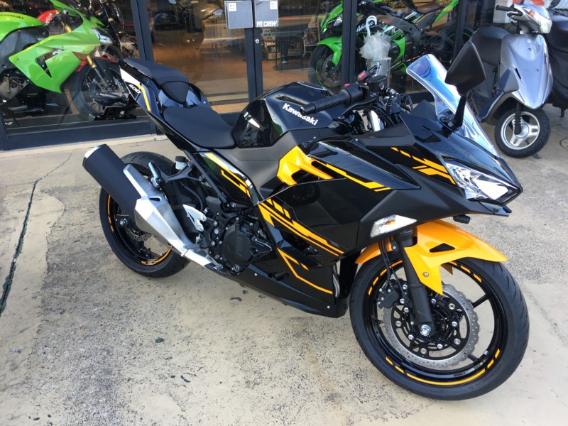 久々にninja400イエローエディション カワサキ正規代理店 ピットクルー